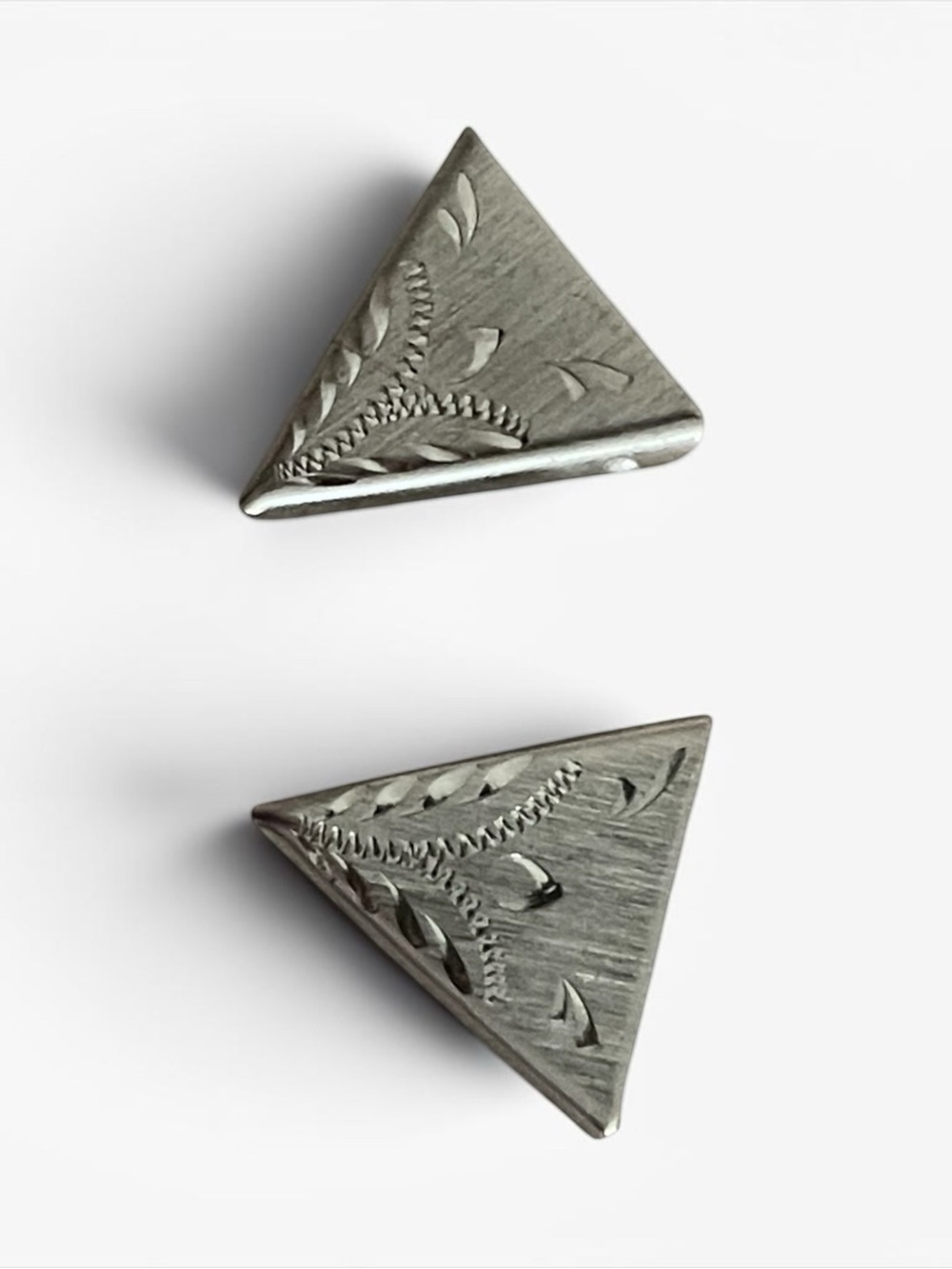 Hand-Engraved Triangle Silver Button - Picture 6 of 8